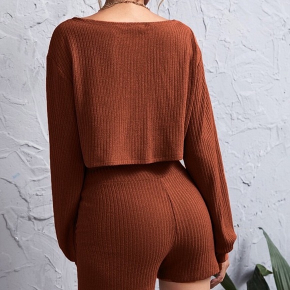 Blue off shoulder ribbed top and shorts longe set - Picture 14 of 14